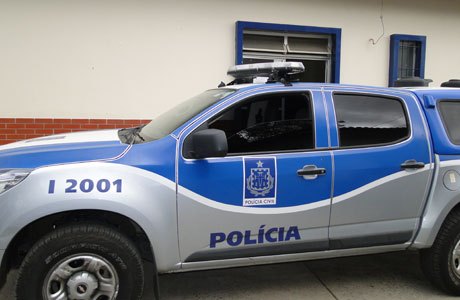Pol?cia faz buscas por dupla que roubou mais de 23 mil de casal na zona rural de Guanambi.