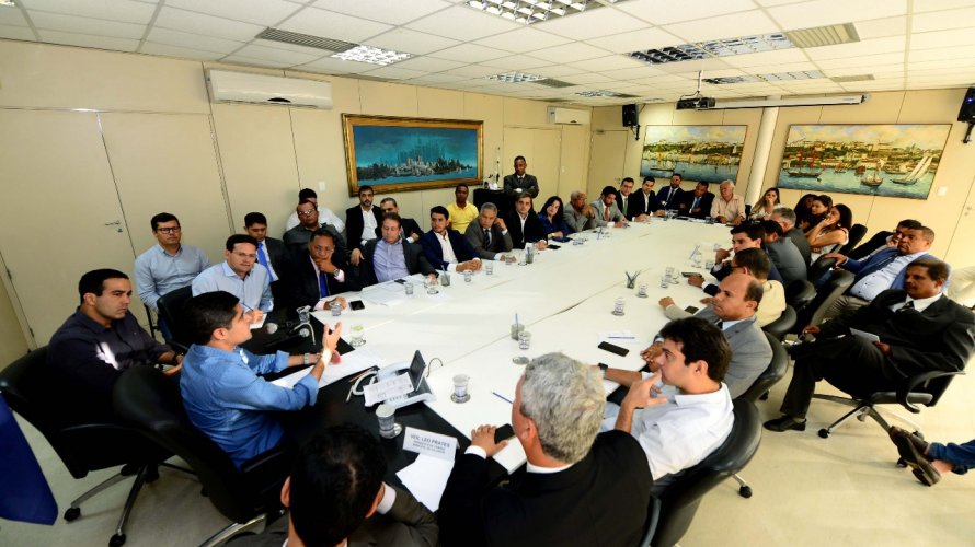 Pol?tica: Ap?s reuni?o com vereadores, Neto reafirma data de an?ncio sobre candidatura.