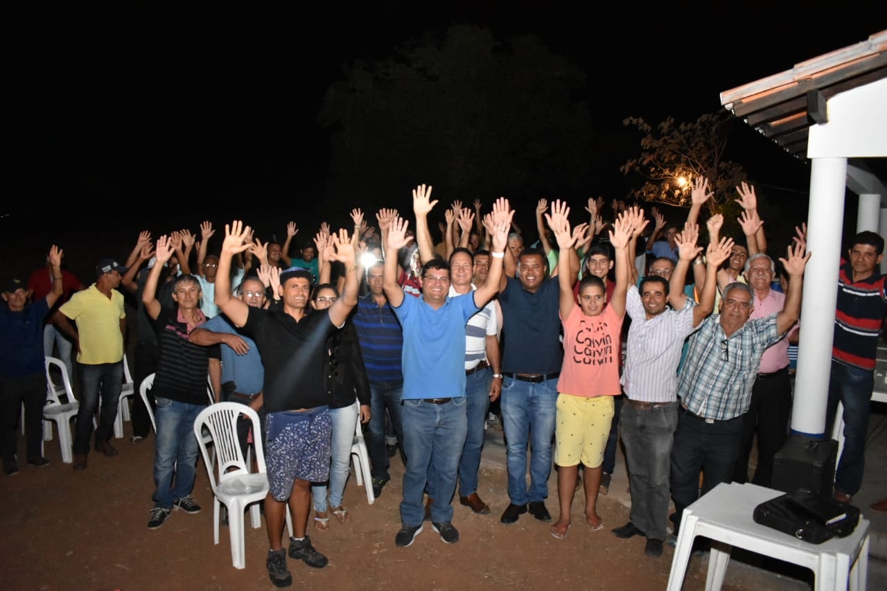 Prefeito de Guanambi atende demandas de apicultores.