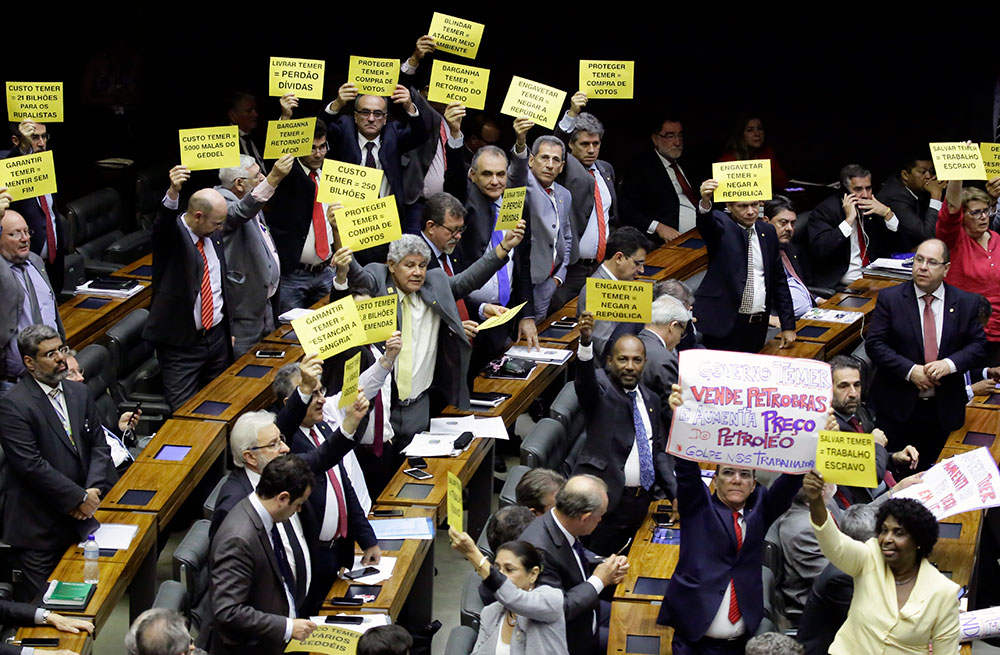 Veja quais deputados baianos votaram para salvar Michel Temer.