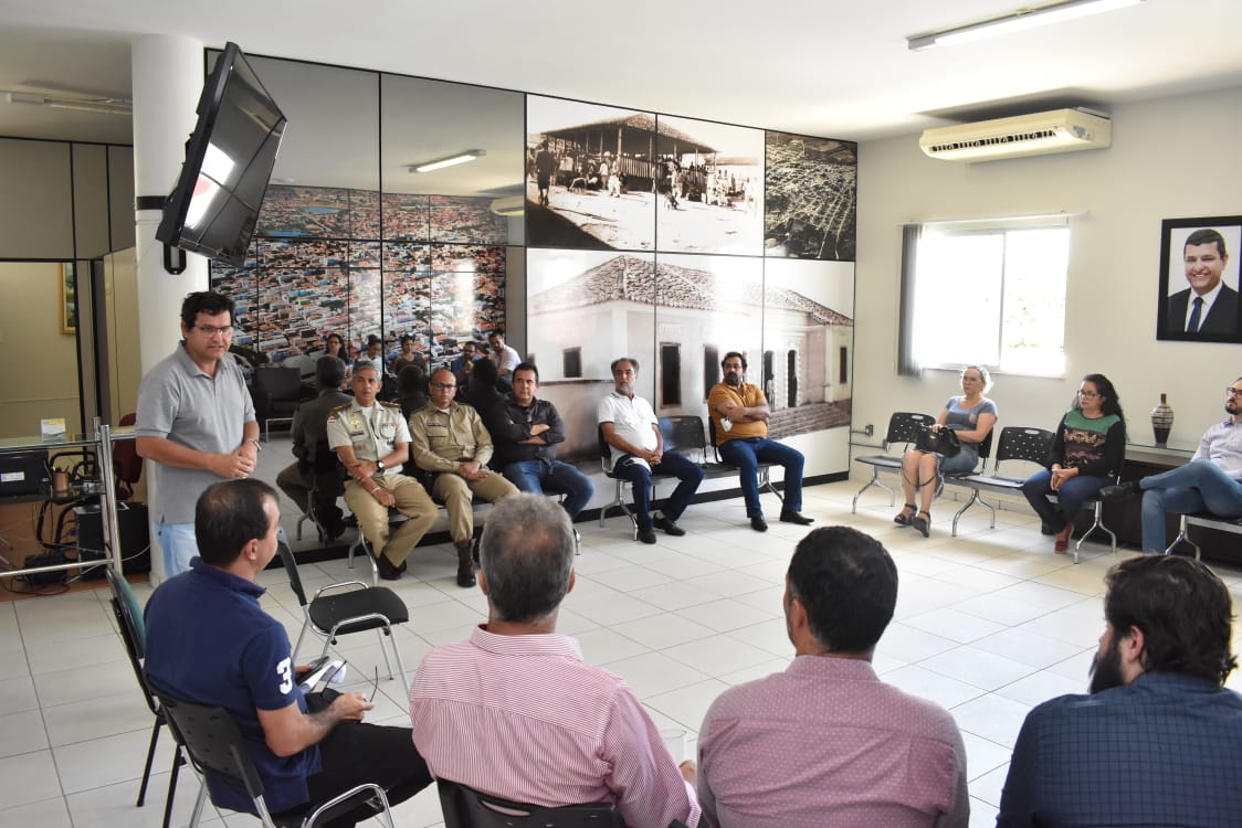 Prefeitura de Guanambi promove reunião ampliada para debater ações de prevenção ao Coronavírus.