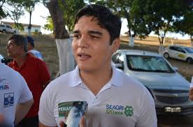 Guanambi: secret?rio Vitor Bonfim ? vaiado em evento com o governador Rui.