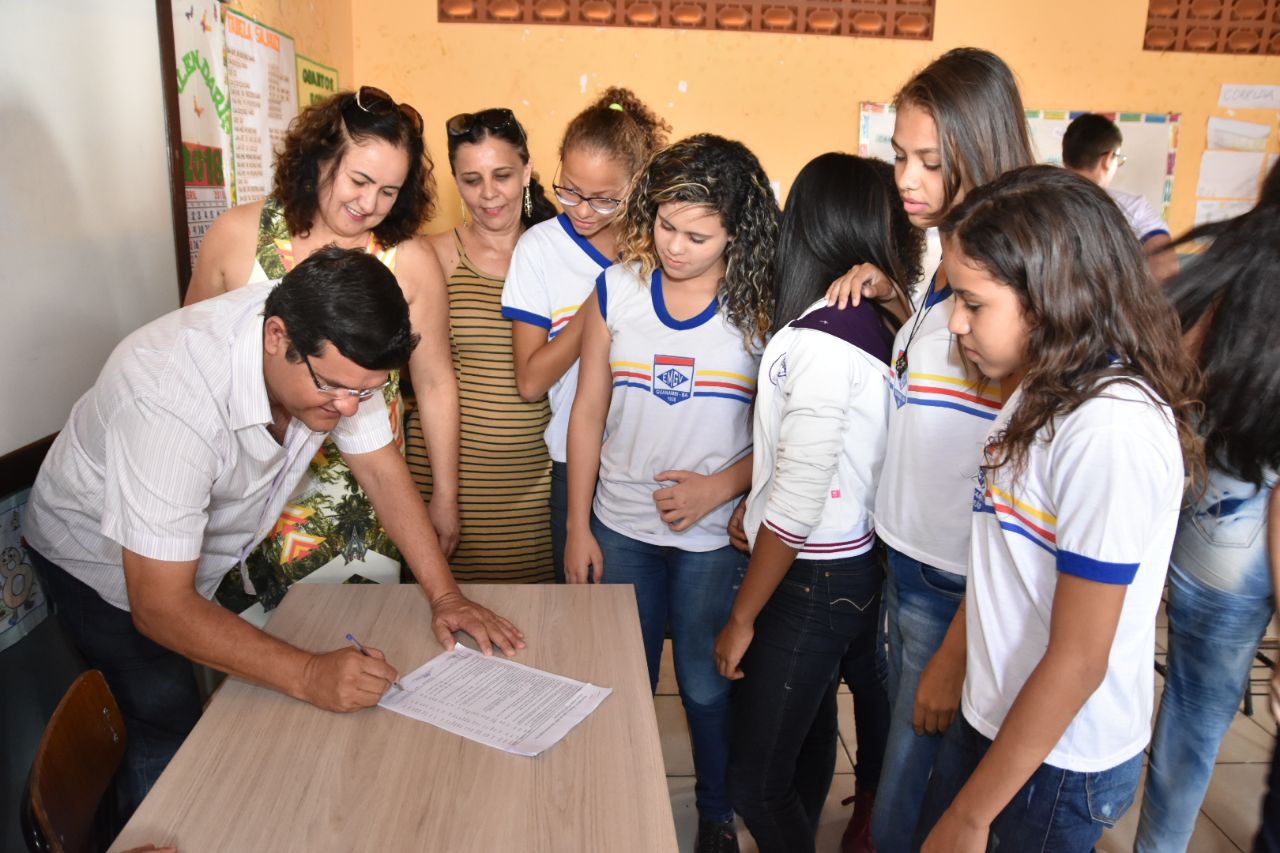 Prefeito de Guanambi autoriza reforma da Escola Get?lio Vargas; 15? unidade de ensino a receber melhorias na sua gest?o.