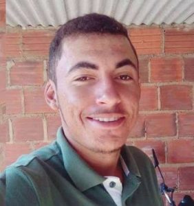 Candiba: jovem morre ao colidir moto em poste.