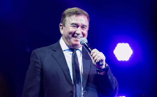 Conquista: Cantor Amado Batista passa por um grande susto antes do show.