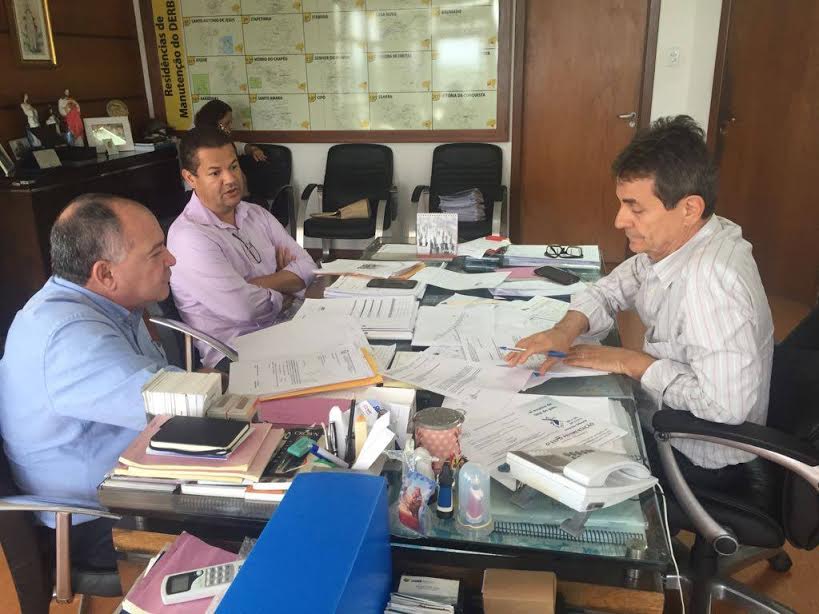 Prefeito de Lajedinho reitera pedidos de melhoria ao acesso do loteamento popular.