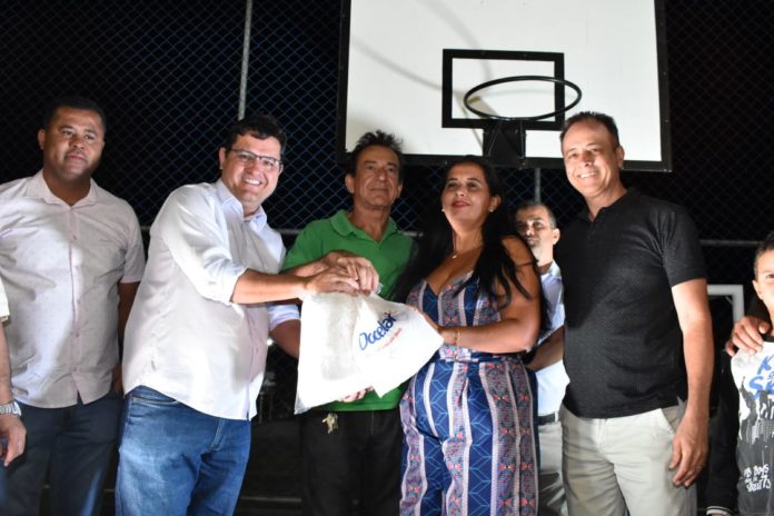 Prefeitura de Guanambi entrega mais uma quadra poliesportiva para a comunidade.