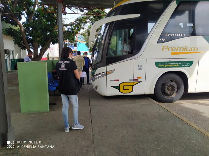 Governo prorroga suspensão de transporte intermunicipal até 15 de abril.