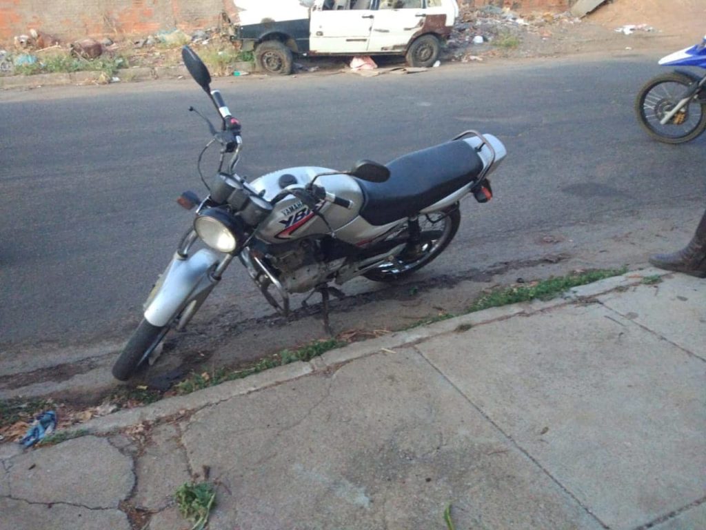 Motocicleta que havia sido furtada em Guanambi é recuperada pela polícia.