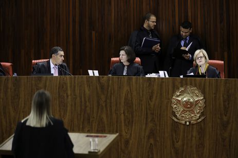 Por 6 votos a 1, TSE rejeita candidatura de Lula a presidente.