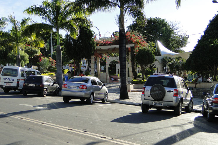 Caetit?: Popula??o n?o aprova implanta??o da Zona Azul em ?poca de crise.