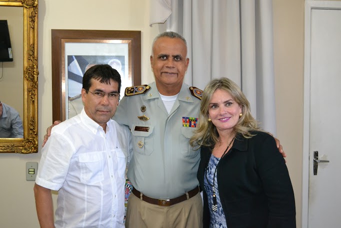Ivana Bastos e vice-prefeito solicitam novos ve�culos para refor�o policial em Riacho de Santana.