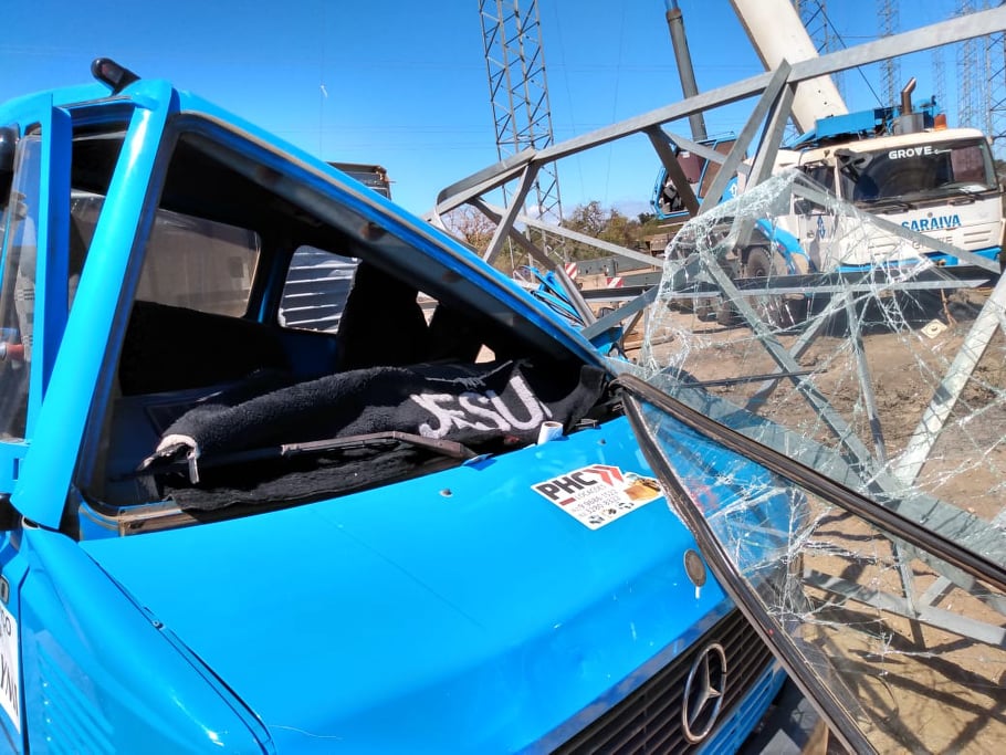 Torre de transmissão cai e mata duas pessoas na zona rural de Caetité.