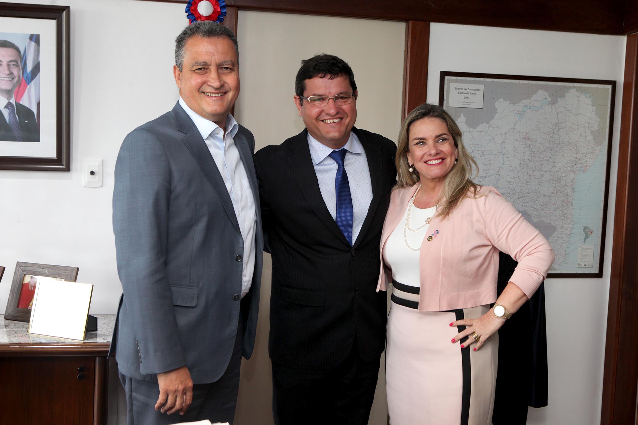 Rui Costa assinar? ordem de servi?o da recupera??o da estrada que liga Guanambi ao Distrito de Cera?ma.