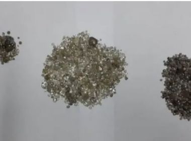 PRF prende mulher com 2 mil diamantes escondidos na calcinha.