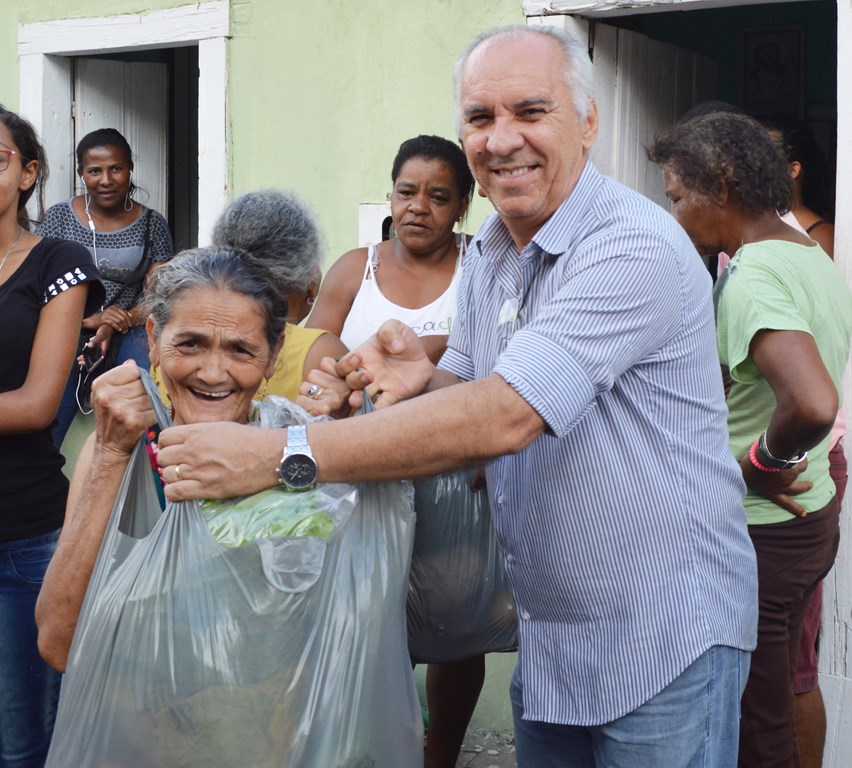 Caetit?: Mais uma tarde de entrega dos produtos do Programa de Aquisi??o de Alimentos (PAA).