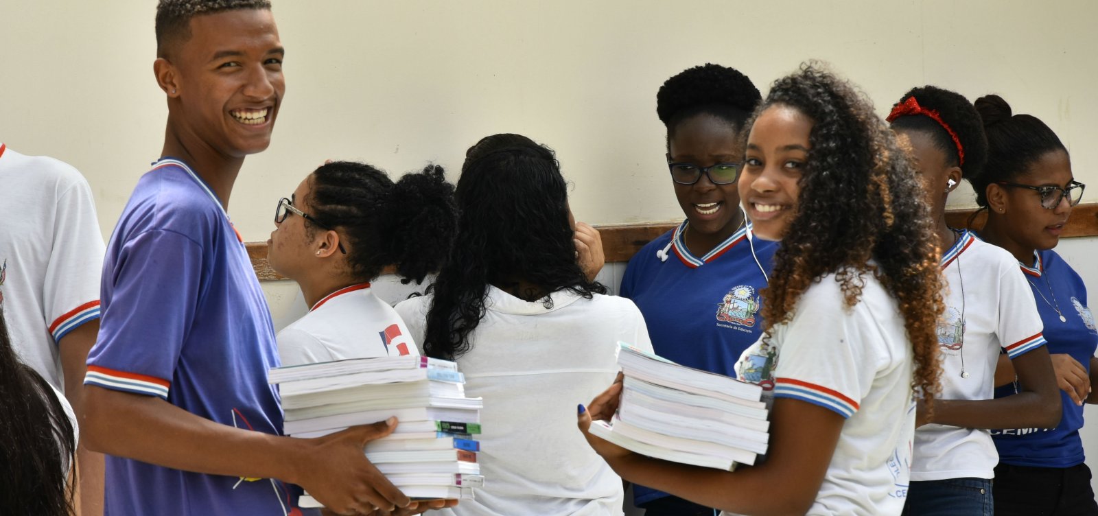Estudantes da rede estadual com bom desempenho vão receber bolsa de R$ 200.