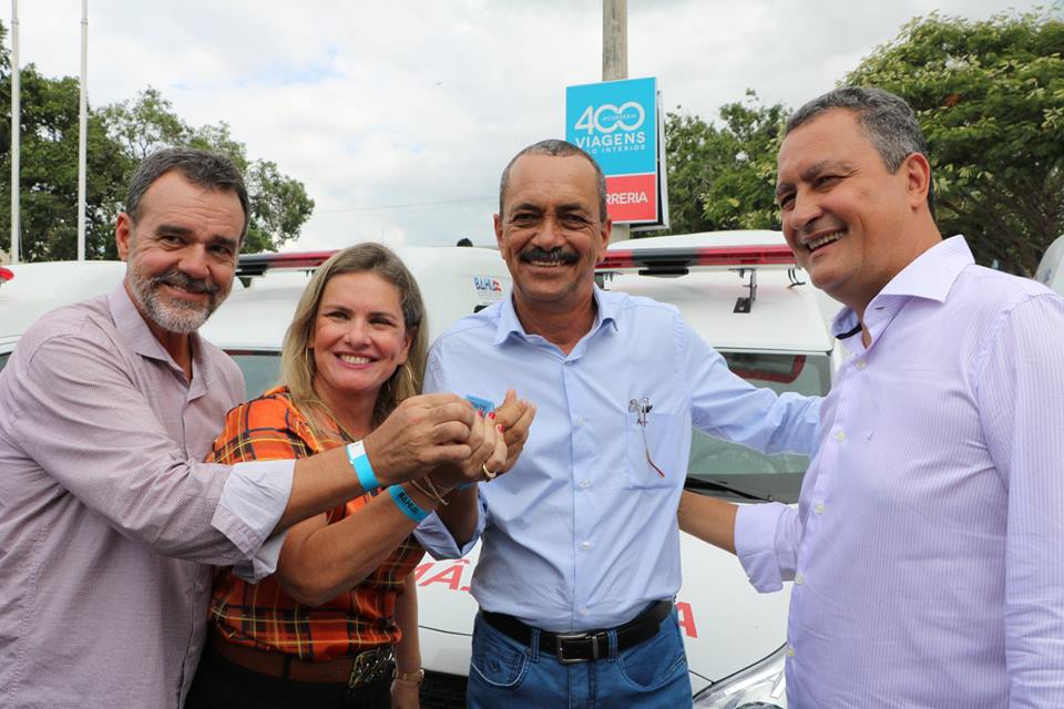 Ivana Bastos entrega ambul?ncia para Palmas de Monte Alto.