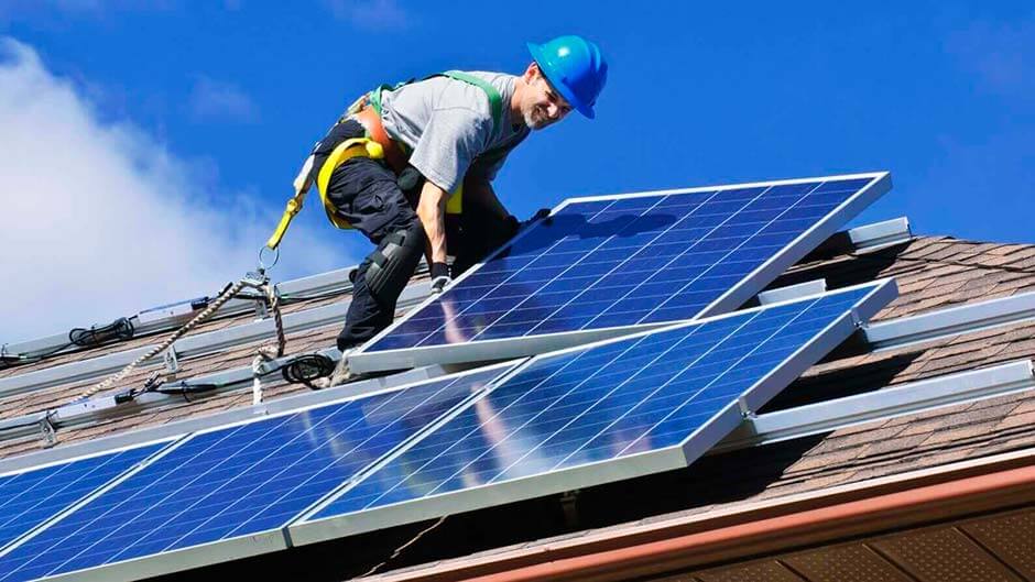 Projeto da Coelba oferece desconto na compra de placas de energia solar.