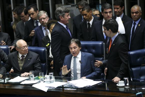 Com 50 votos favor?veis, Senado aprova reforma trabalhista.