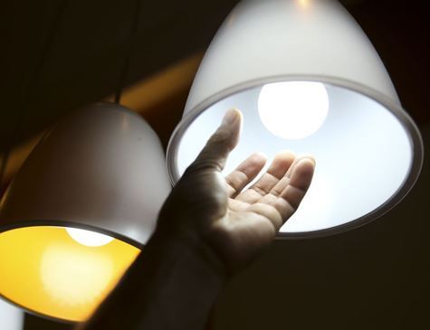 MPF pede que Aneel e Anatel mantenham luz, telefone e internet de inadimplentes.
