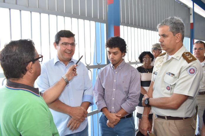 Prefeito Dr. Jarbas de Candiba visita Colégio Josefina.