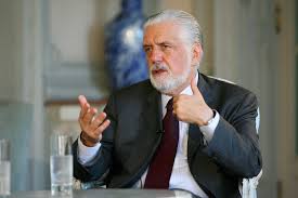 Wagner assume a Casa Civil e Lula amplia influência no governo.