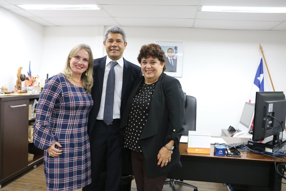 Ivana quer mais investimentos para a Casa Anísio Teixeira em Caetité.