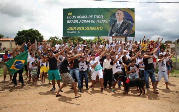 Guanambi: Simpatizantes de Jair Bolsonaro instala outdoor em apoio ? sua candidatura a Presidente da Rep?blica