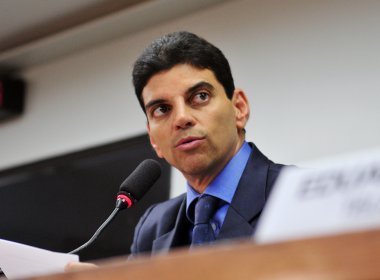 Câmara pode votar punição a quem fala mal de político na internet.