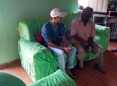 Caetit?: Filho encontra pai pela primeira vez em zona rural ap?s 47 anos.