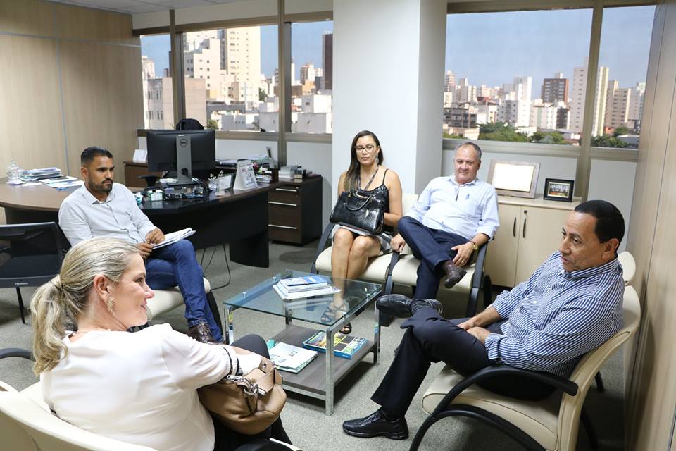 Ivana interv?m junto ao DNIT para acelerar implanta??o do Assa? em Guanambi.