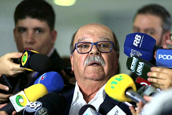 Grupos pol?ticos est?o bloqueando caminh?es nas rodovias, diz ABCam.