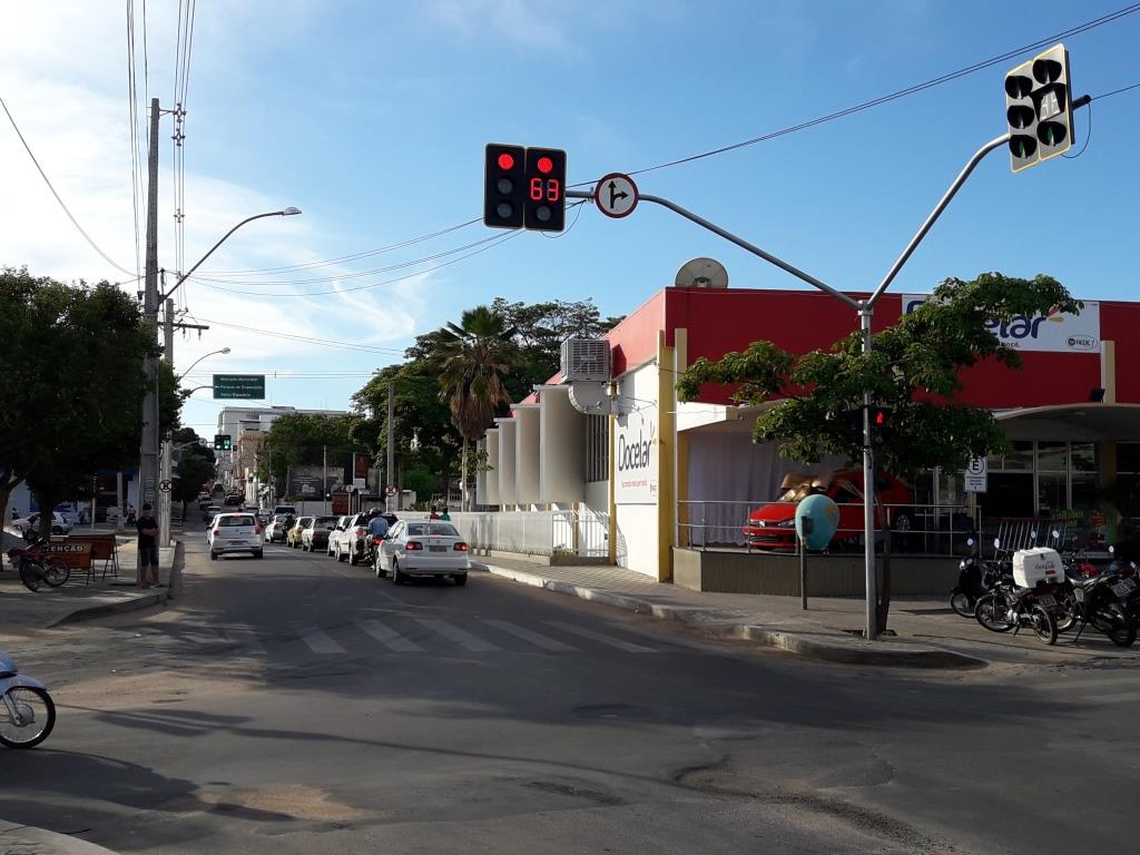 Interven??es no tr?nsito com nova sinaliza??o e sem?foros, zera o registro de acidentes em ?rea cr?tica do centro comerc