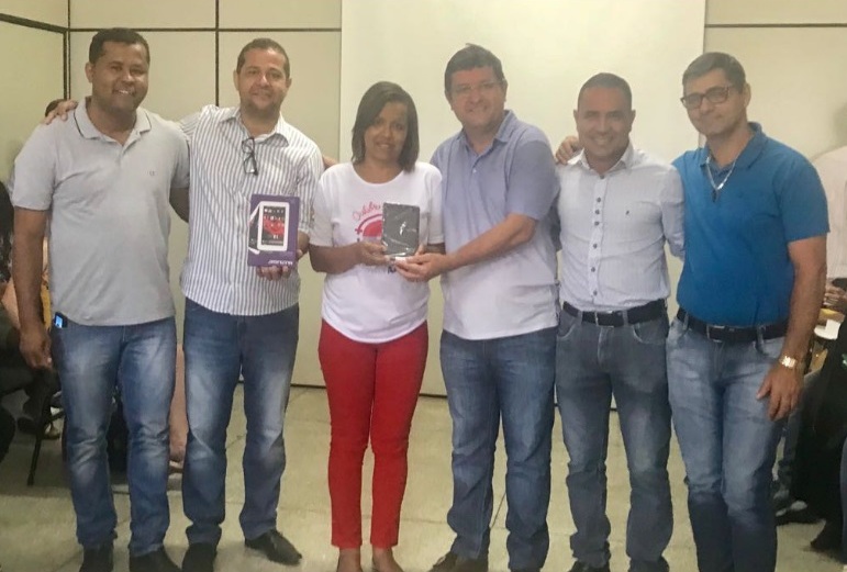 Prefeitura de Guanambi entrega tablets aos ACS.