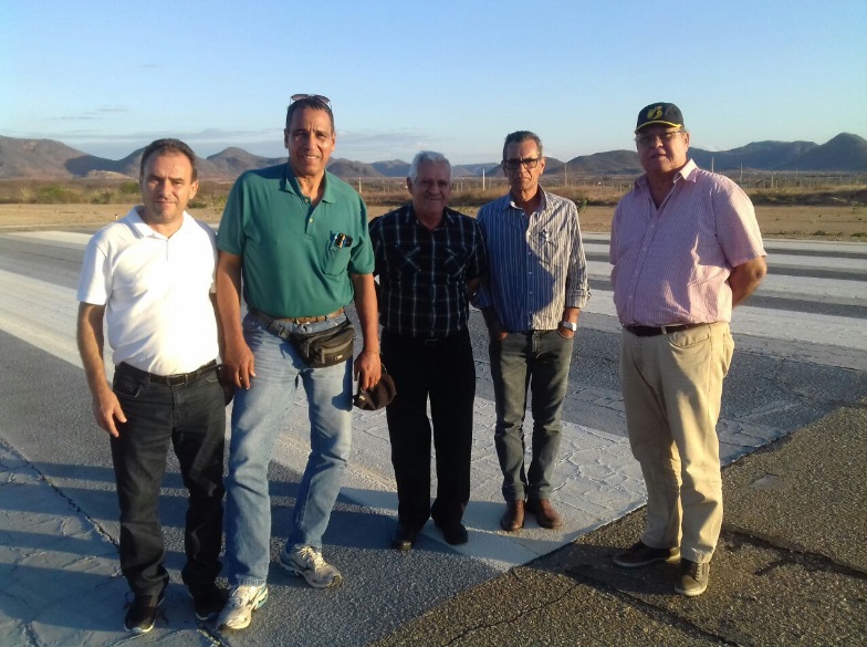 Equipe t?cnica do Governo do Estado faz ?ltima vistoria na pista do aeroporto de Guanambi.