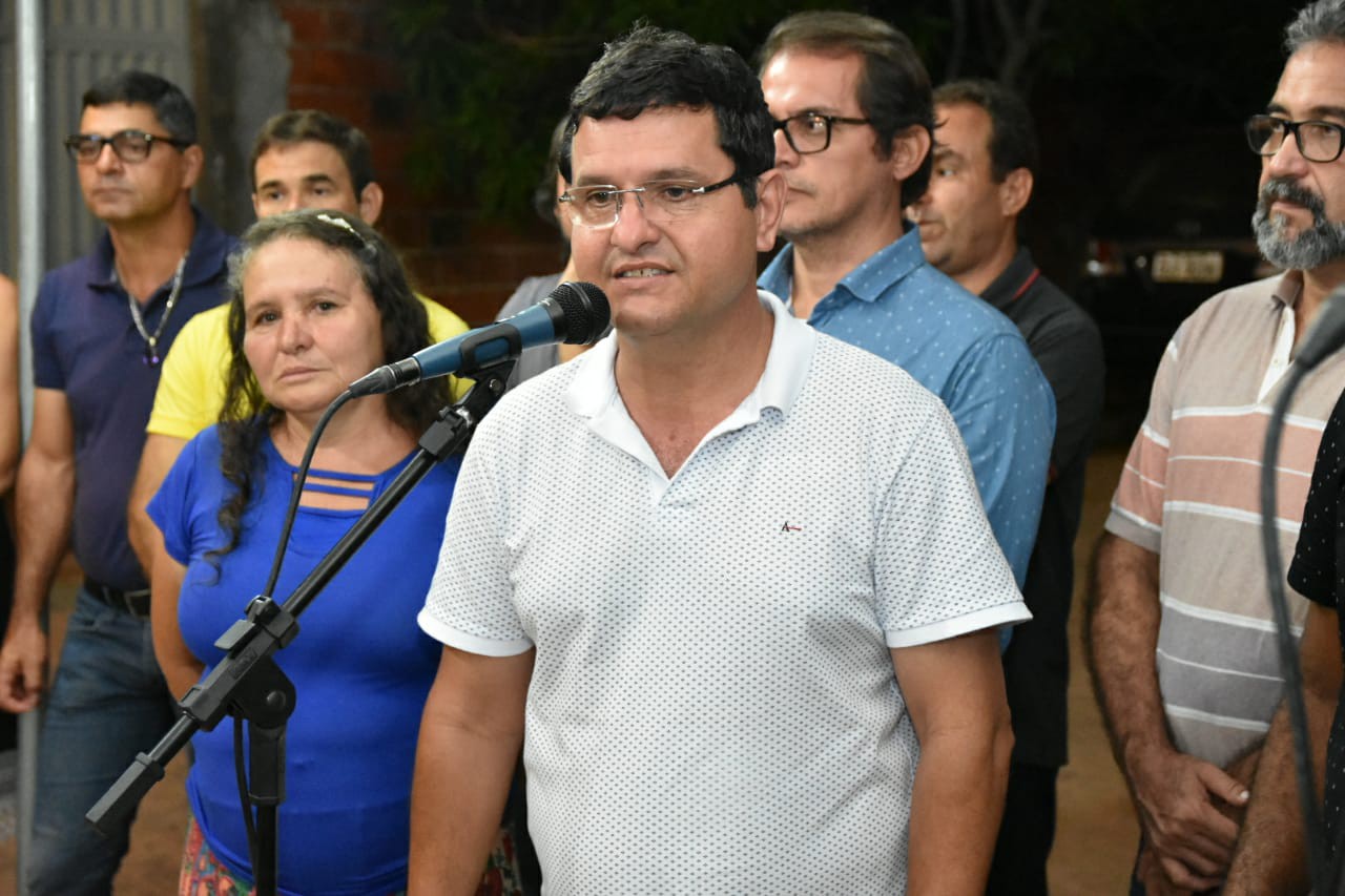Prefeito Jairo Magalh?es entrega pavimenta??o das ruas do Bairro Candeal e recupera??o asf?ltica da Av. Waldir Pires.