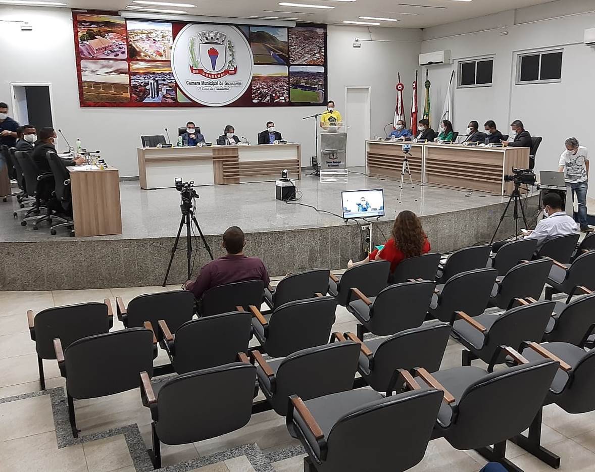 Sessão Extraordinária da Câmara de Guanambi contou com participação de secretários e conselheiros.