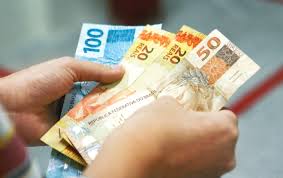 Sal?rio m?nimo de R$ 954 entra em vigor em todo pa?s.