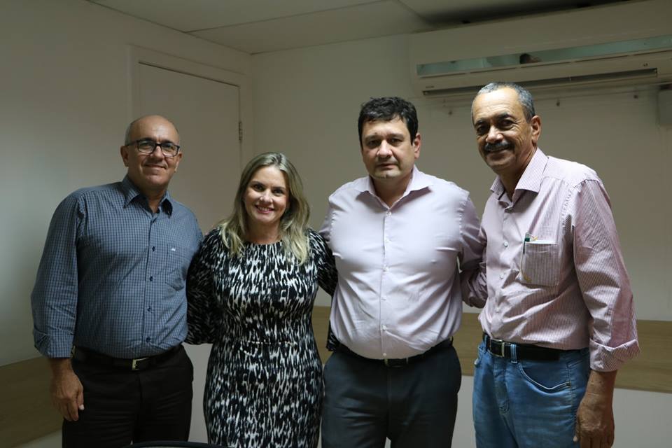 Ivana e Manoel Rubens querem ampliar o abastecimento de ?gua em Palmas de Monte Alto.