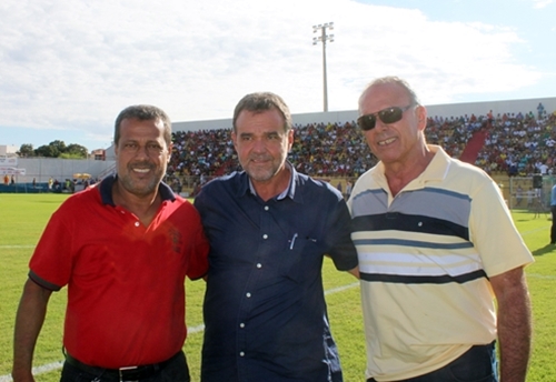 Brumado: Daniel Almeida Federal participa de inauguração de estádio.