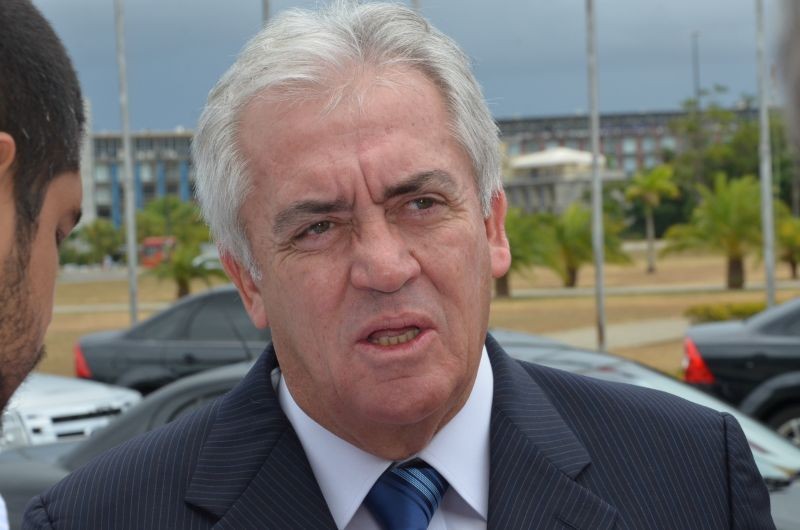 Acho dif?cil Temer cair, avalia Otto Alencar.