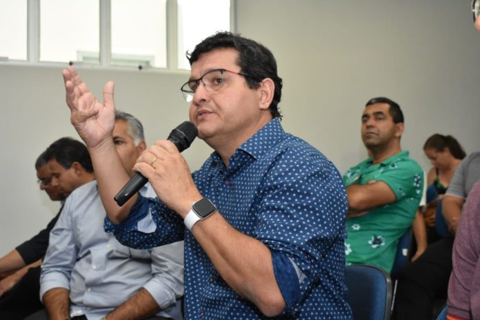 Prefeito Jairo Magalhães participa de debate sobre resíduos sólidos em Matina.