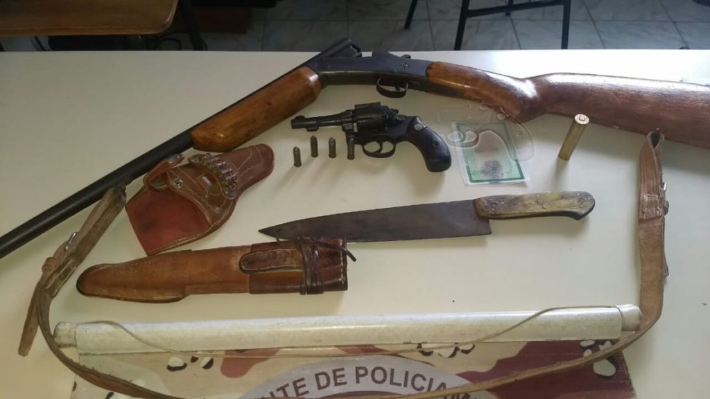 Homem é preso com armas em Urandi.