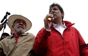 Bolsonaro tem 55% das inten??es de voto, Haddad 45%, estima ?ltima pesquisa Datafolha.