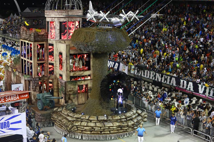 Águia de Ouro sagra-se campeã do Carnaval de São Paulo.