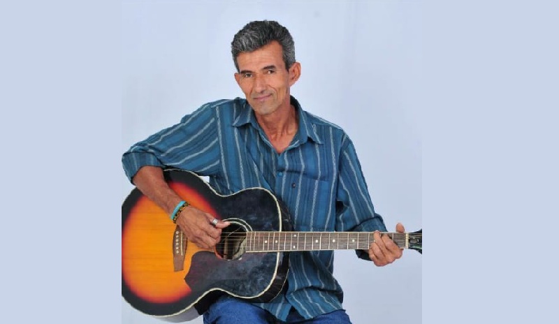 Cantor morre após ser atacado por vaca no oeste da Bahia.