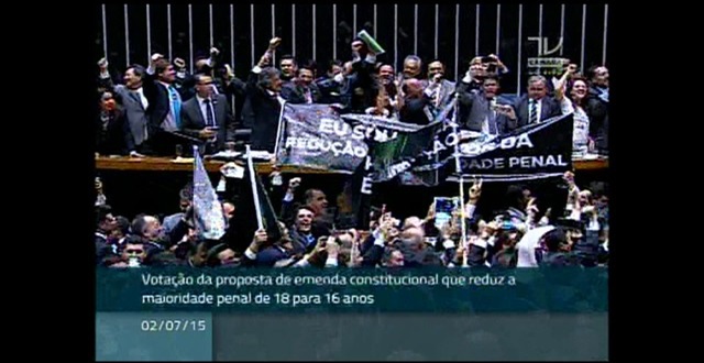 Câmara dos Deputados aprova em 1º turno nova proposta para reduzir maioridade.