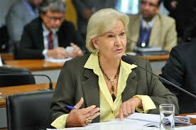 Comissão no Senado aprova proposta que proíbe estágio sem remuneração.