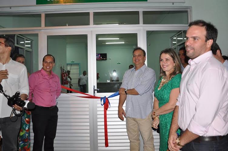 Ivana Bastos participa da inauguração da UPA 24h de Guanambi.